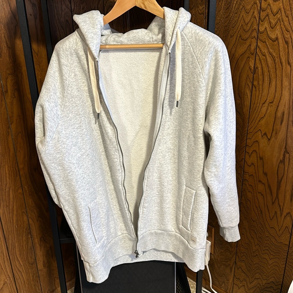 Restore hoodie from vuori in grey size m